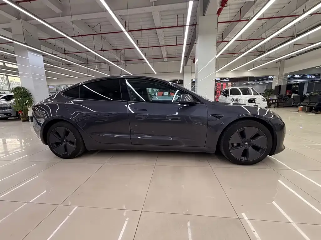 Tesla Model 3 — фото 5