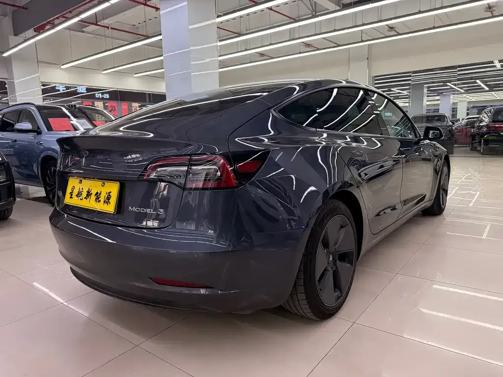 Tesla Model 3 — фото 6