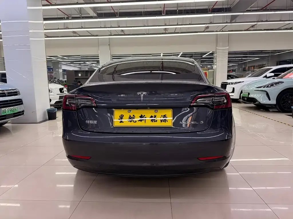 Tesla Model 3 — фото 4