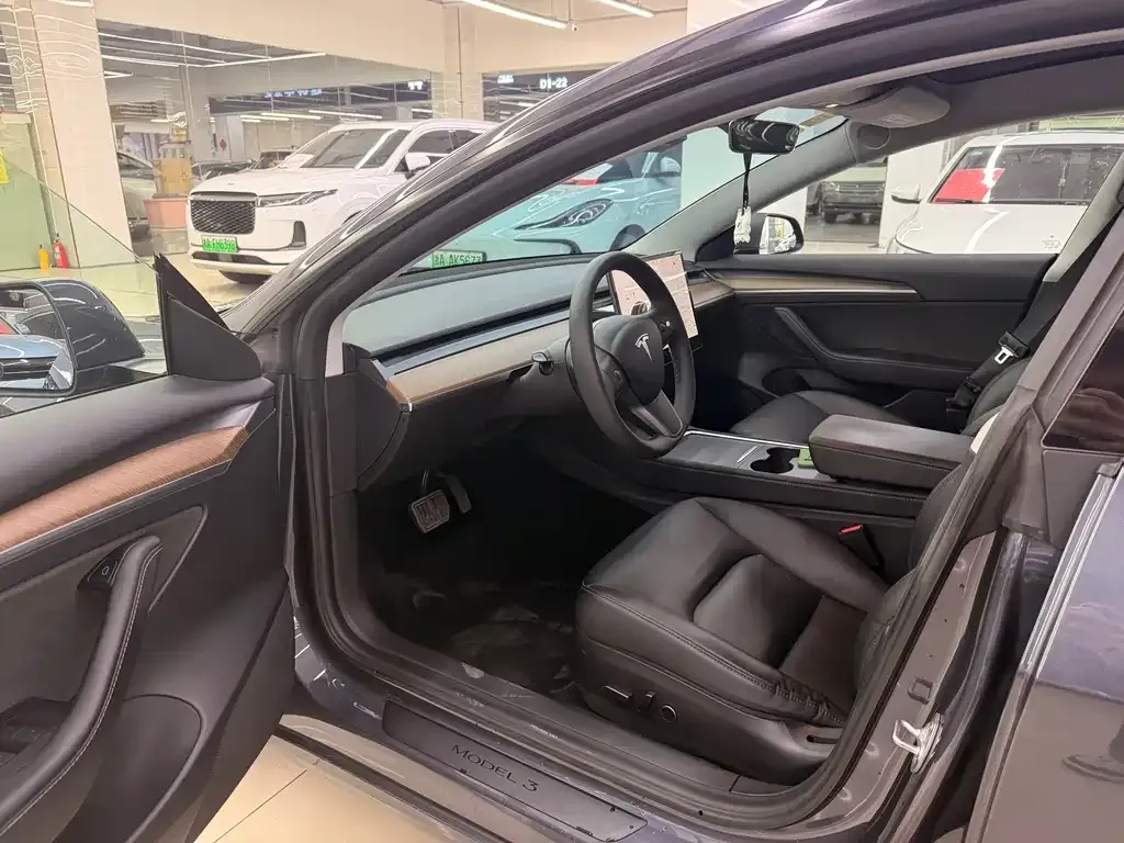 Tesla Model 3 — фото 10