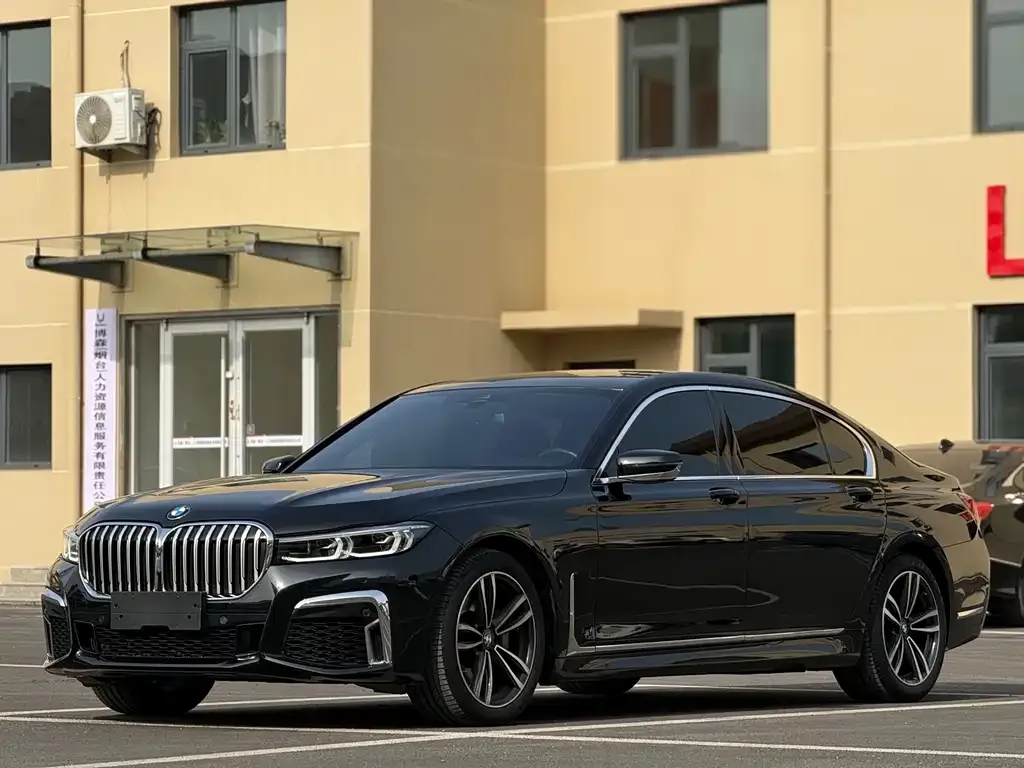 BMW 7 Series — фото 1