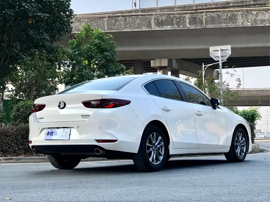 Mazda 3 Axela — фото 4