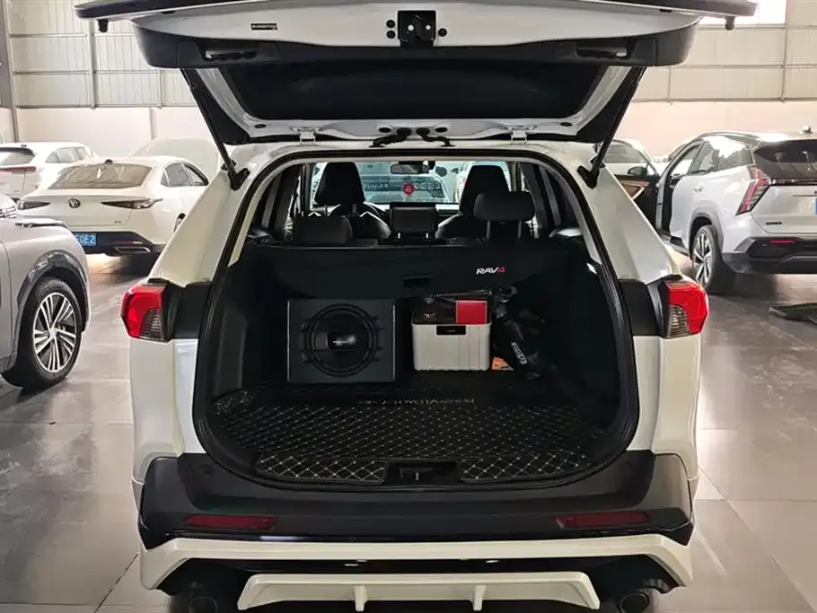 Toyota RAV4 — фото 3