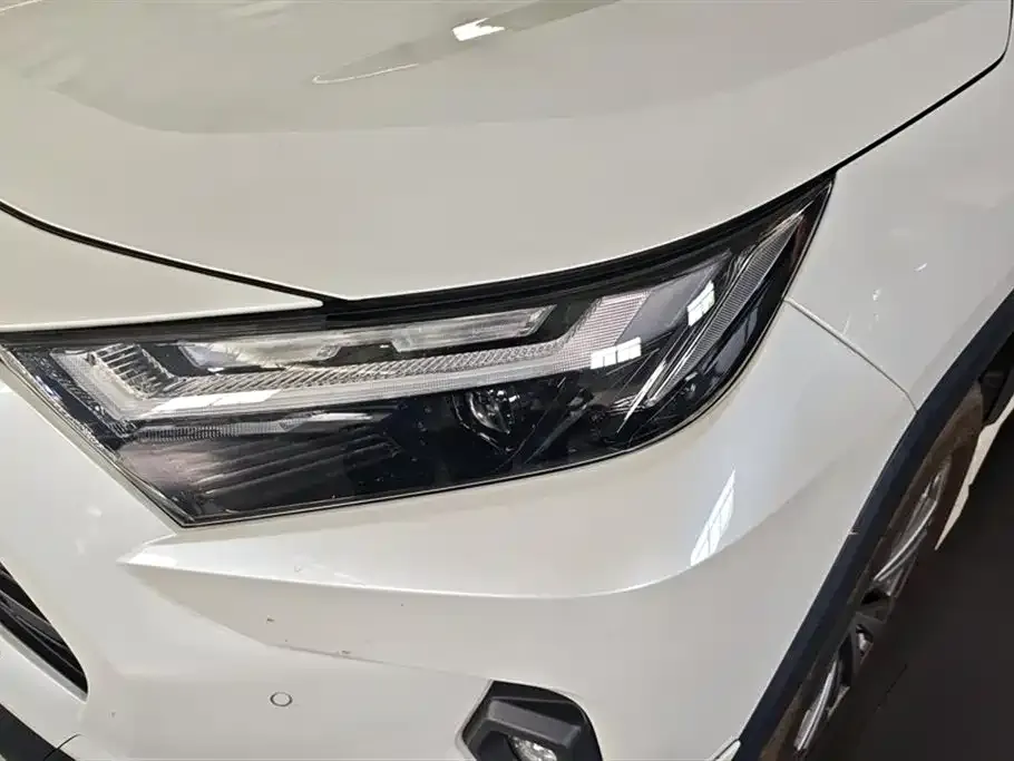 Toyota RAV4 — фото 2