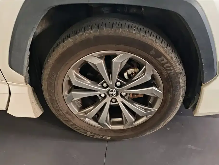Toyota RAV4 — фото 4