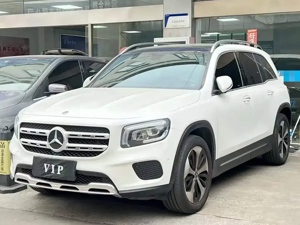 Mercedes-Benz GLB — фото 1