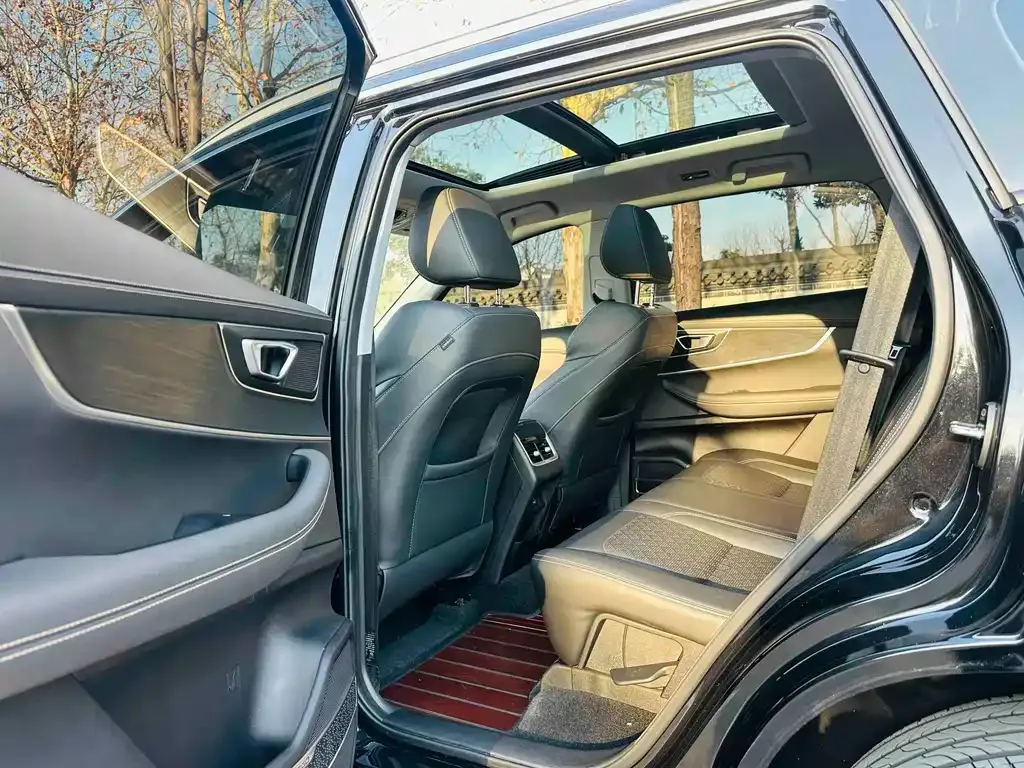 Chery Tiggo 8 — фото 4