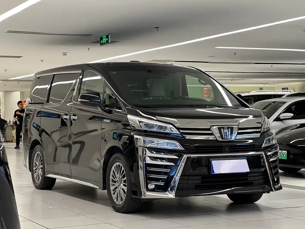 Toyota Vellfire — фото 2