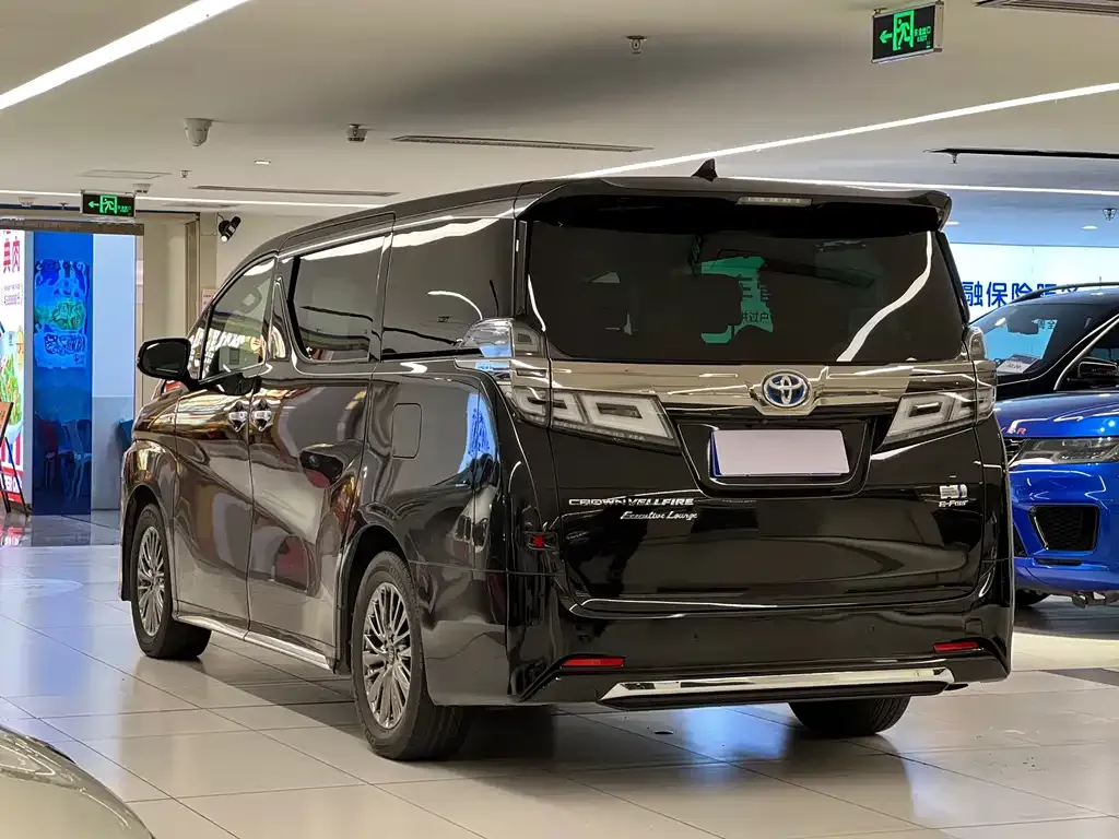 Toyota Vellfire — фото 10