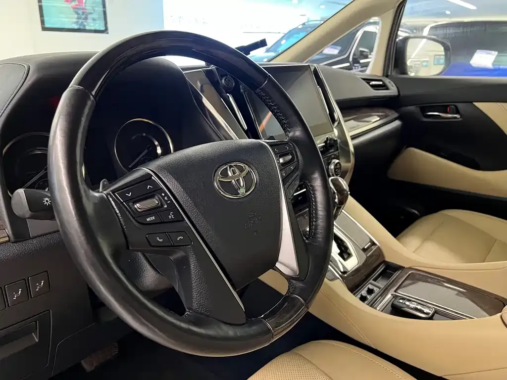 Toyota Vellfire — фото 9