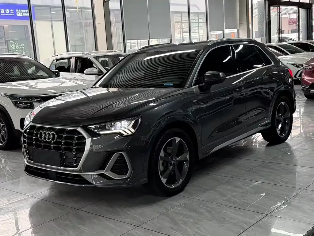 Audi Q3 — фото 1