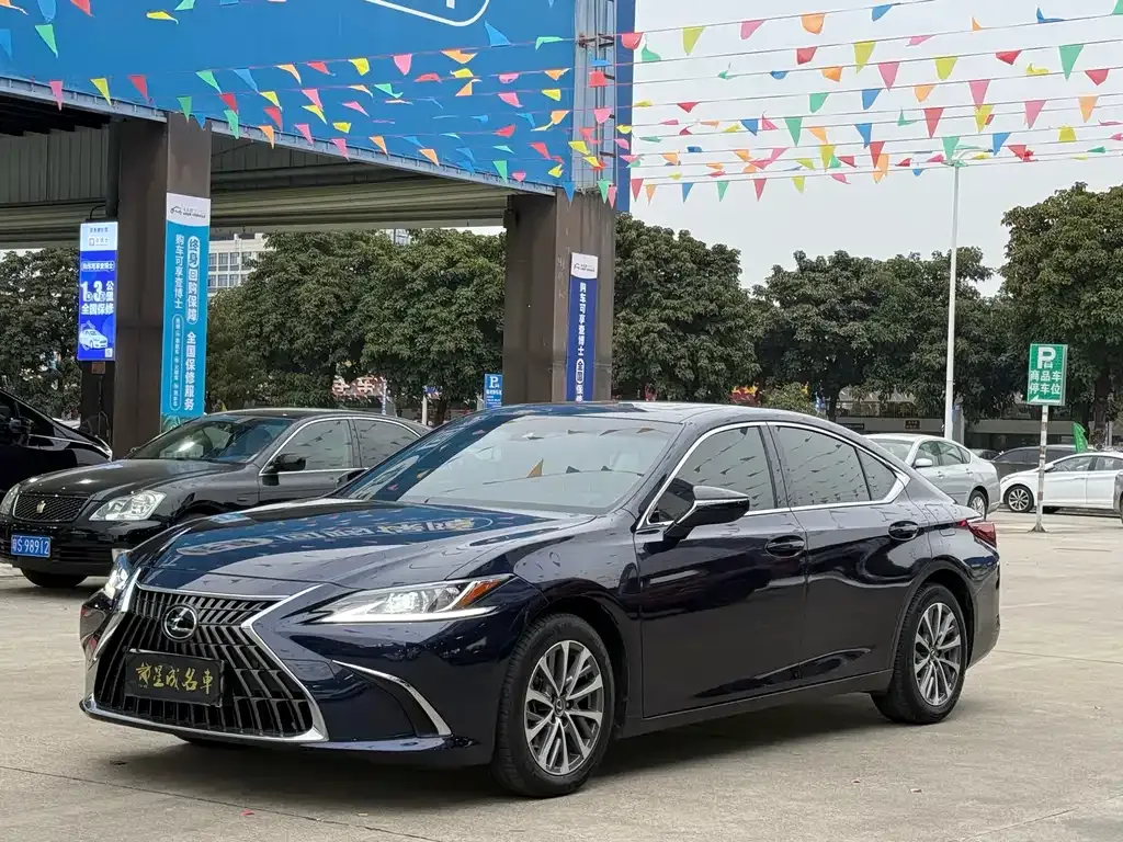 Lexus ES — фото 1