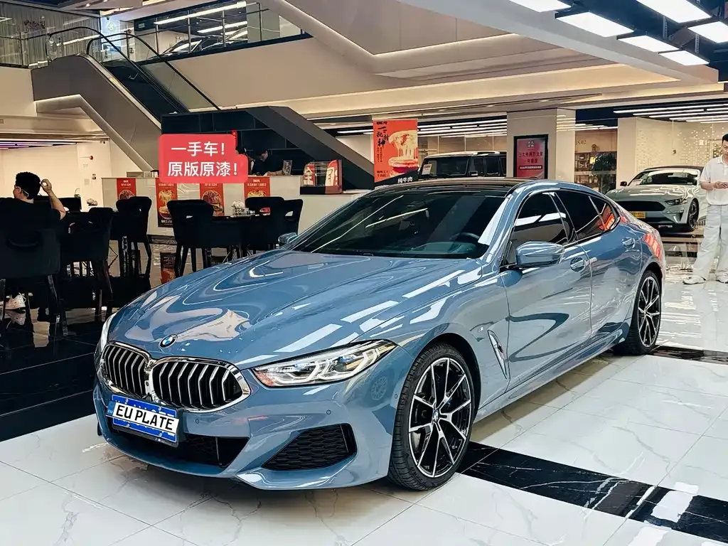 BMW 8 Series — фото 1