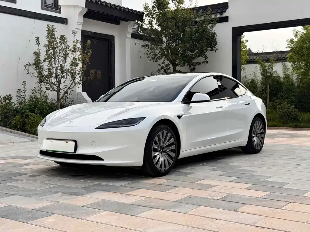 Tesla Model 3 — фото 1