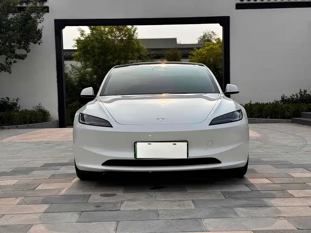 Tesla Model 3 — фото 4