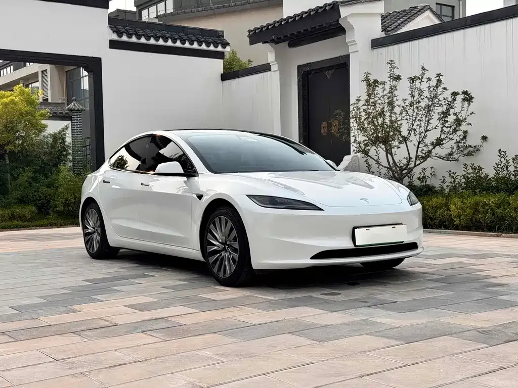 Tesla Model 3 — фото 8