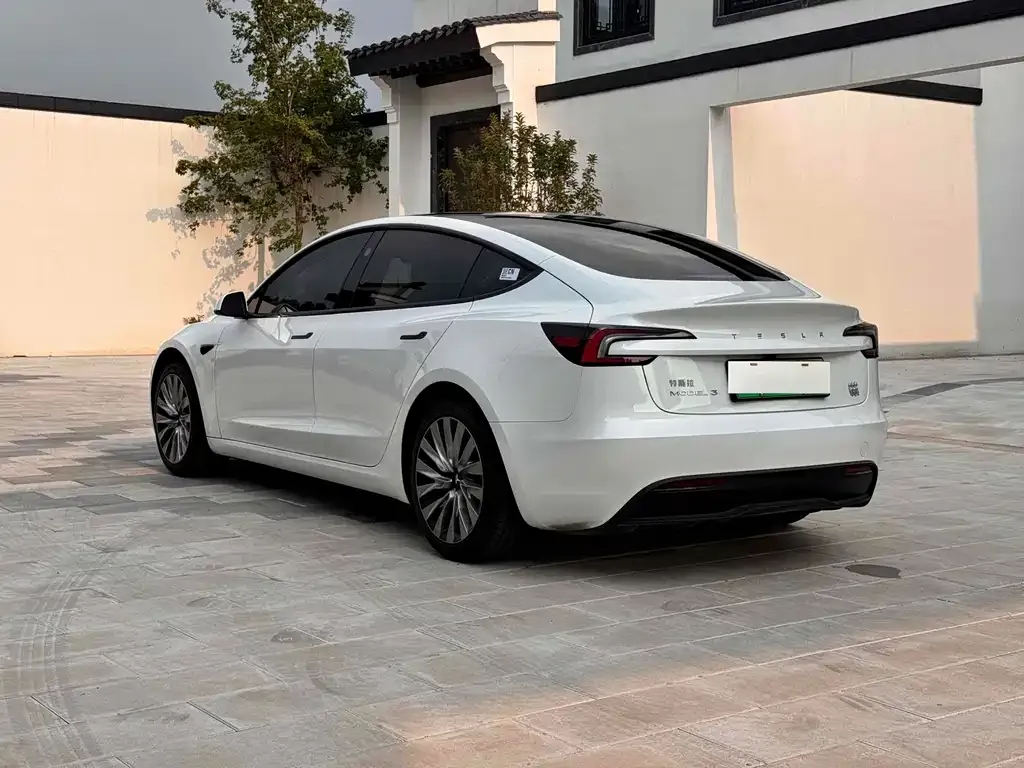 Tesla Model 3 — фото 9