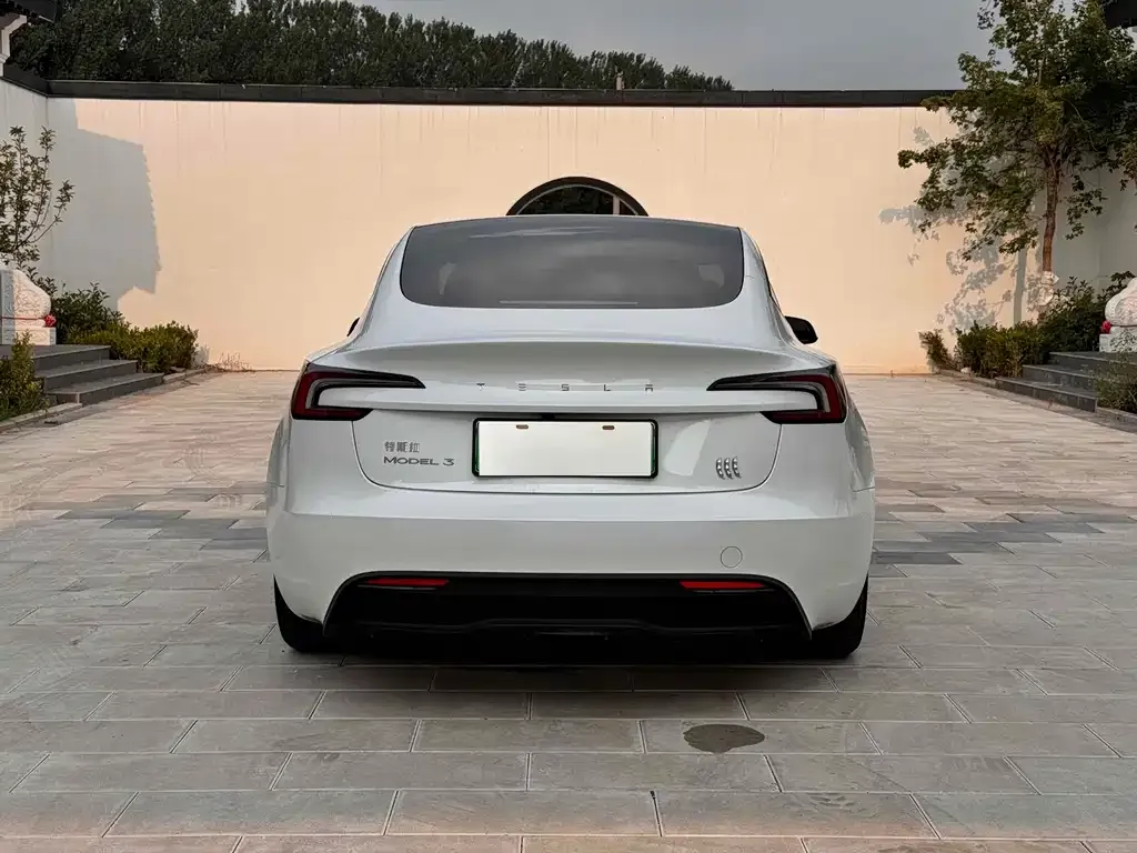Tesla Model 3 — фото 5