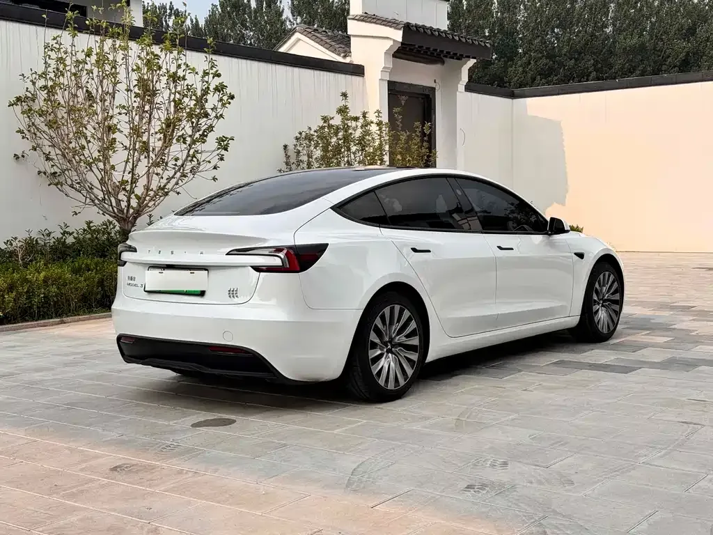 Tesla Model 3 — фото 10