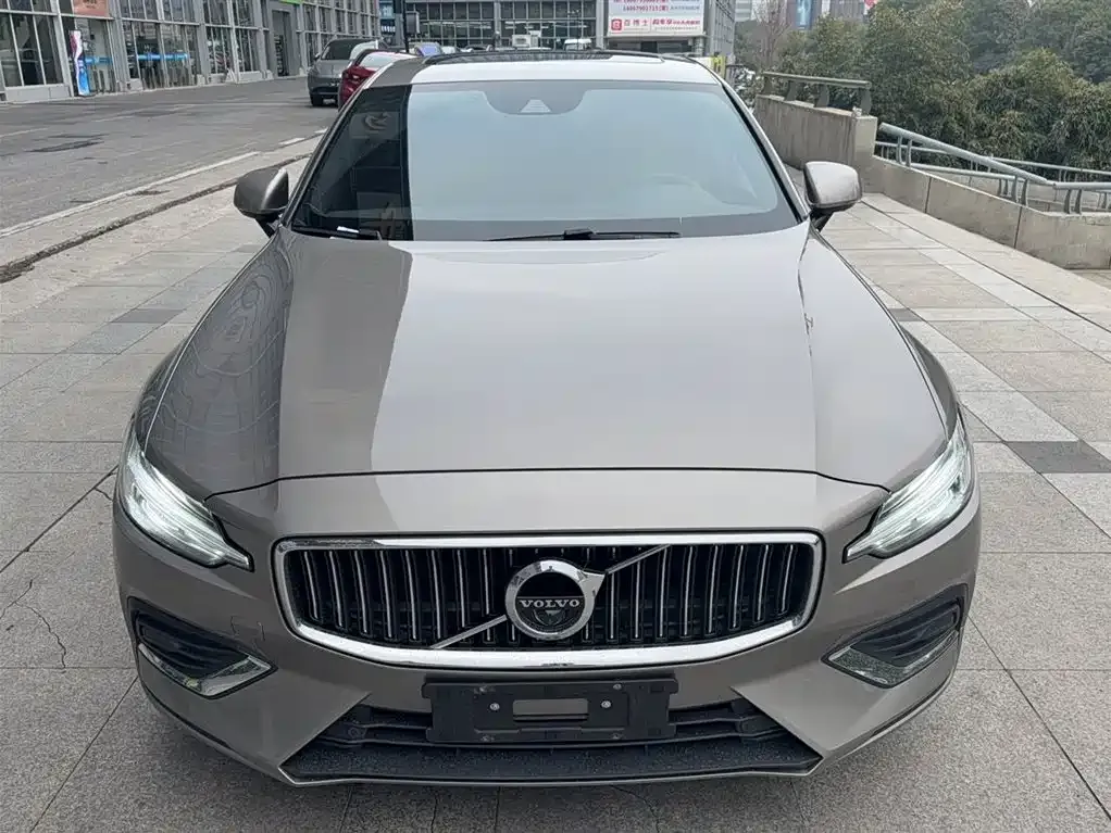 Volvo S60 — фото 8