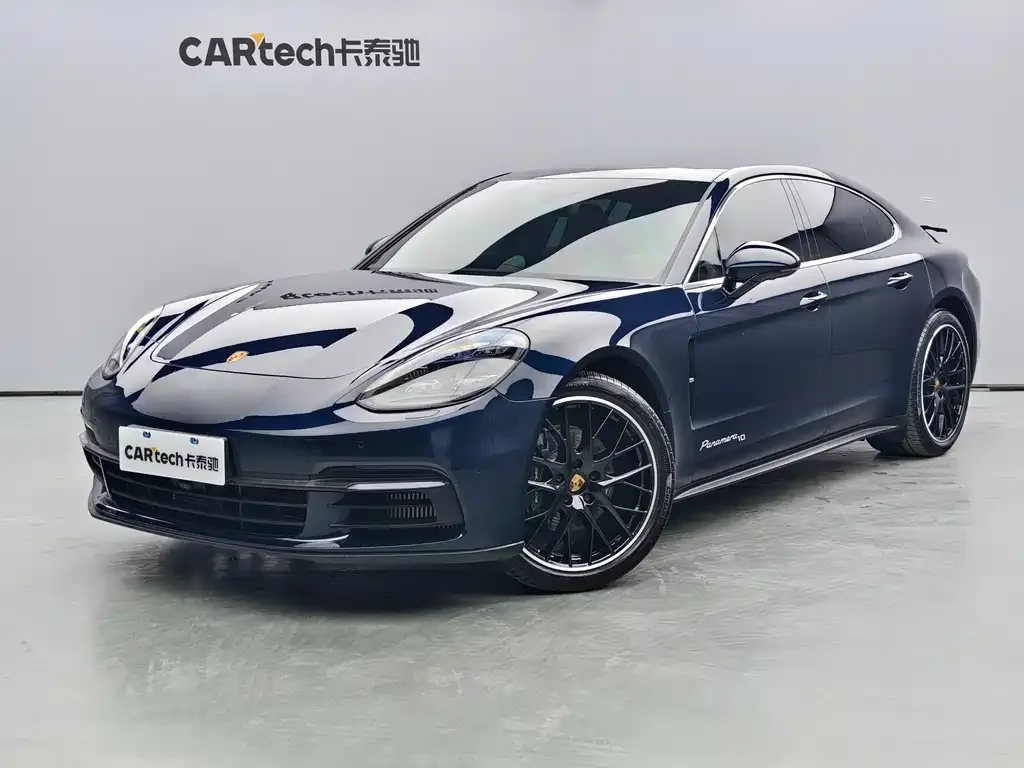 Porsche Panamera — фото 1