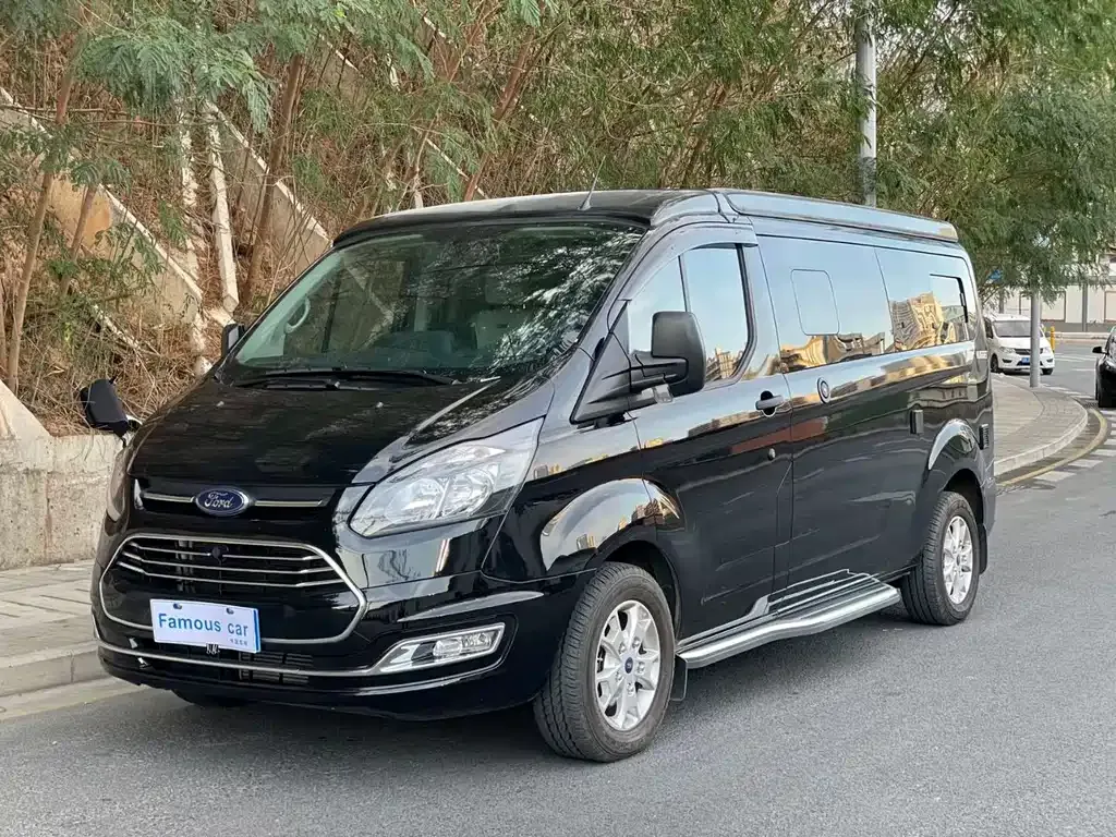 Ford Transit — фото 1