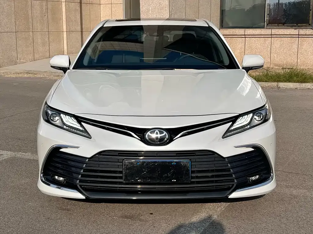 Toyota Camry — фото 3