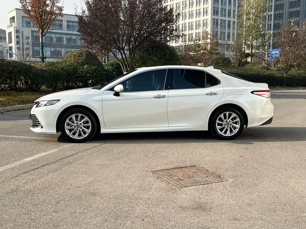 Toyota Camry — фото 8