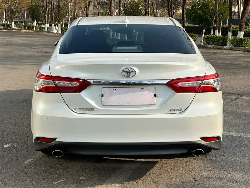 Toyota Camry — фото 6
