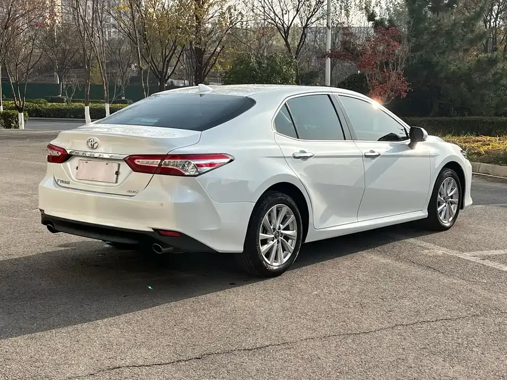 Toyota Camry — фото 7