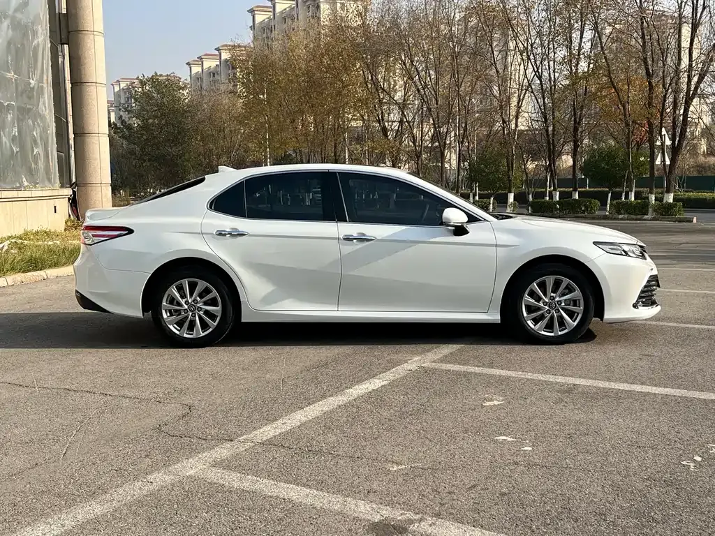 Toyota Camry — фото 10