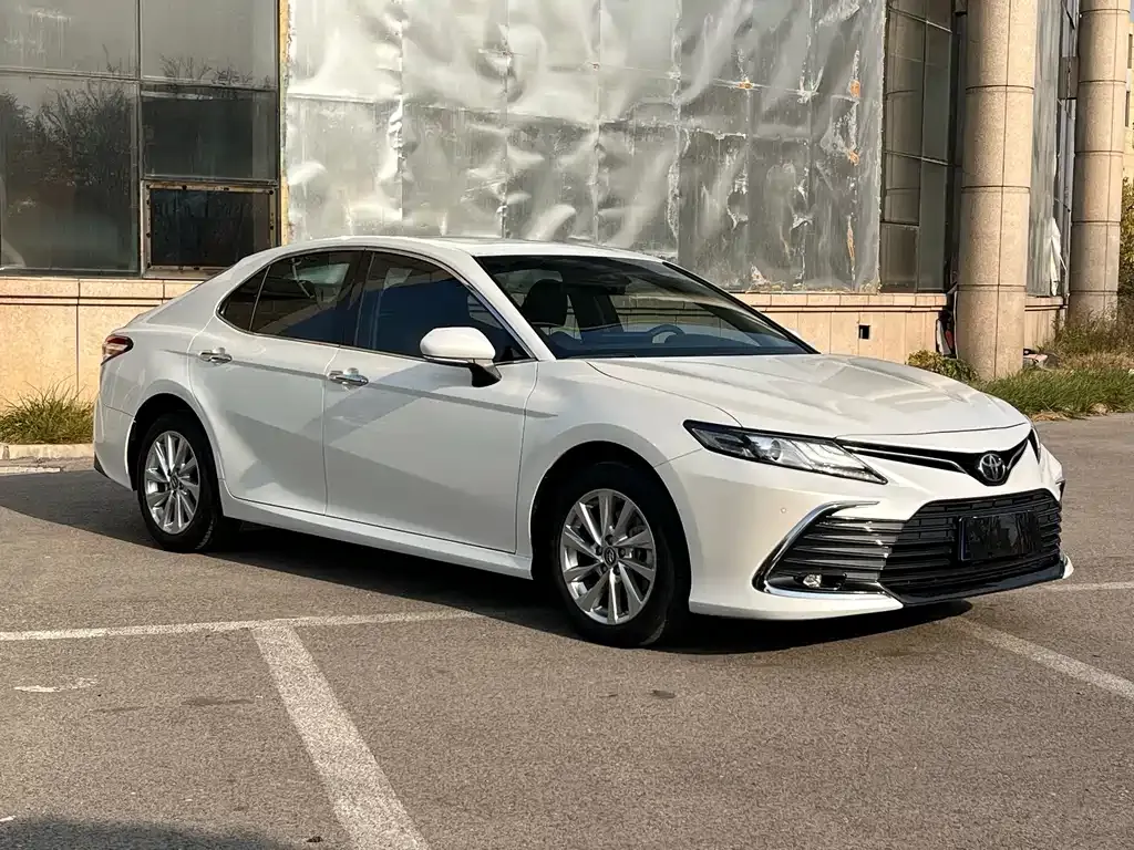 Toyota Camry — фото 5