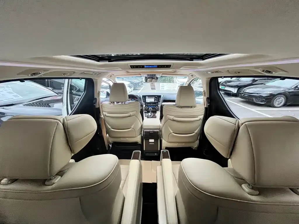 Toyota Alphard — фото 7