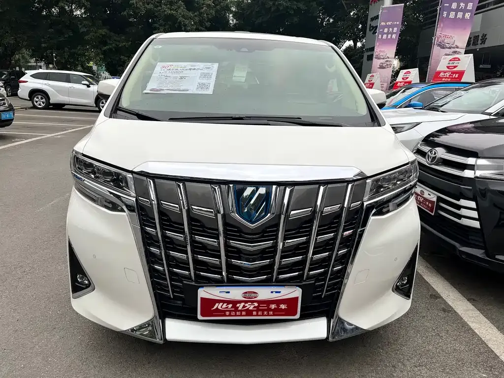 Toyota Alphard — фото 3