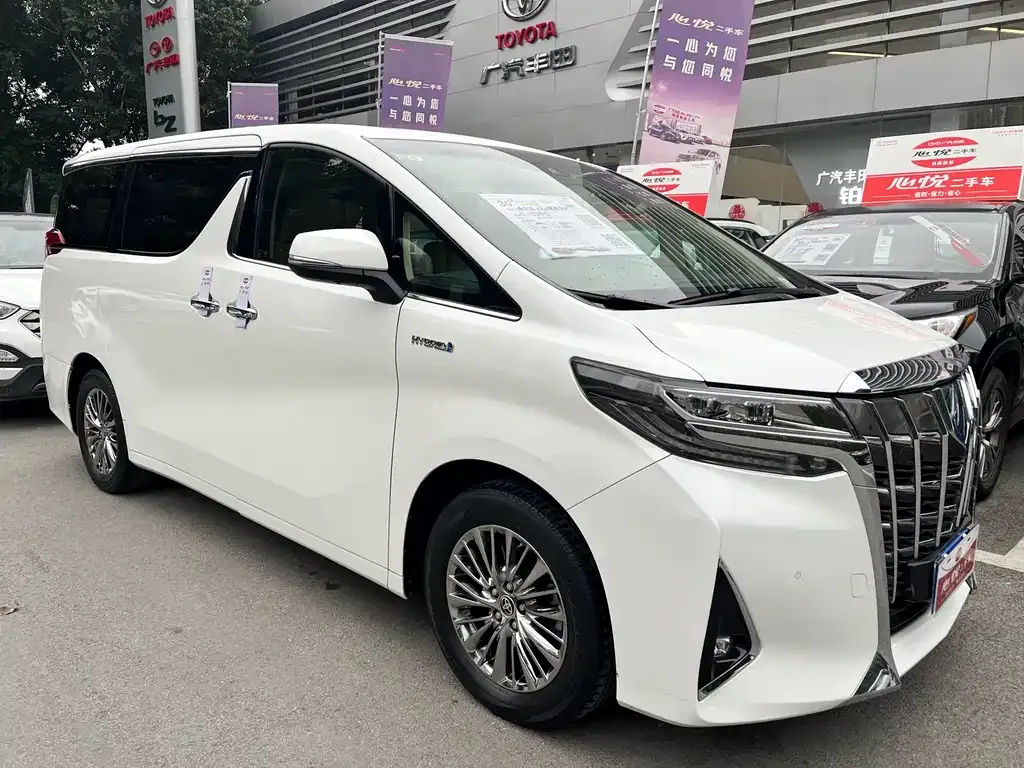 Toyota Alphard — фото 2
