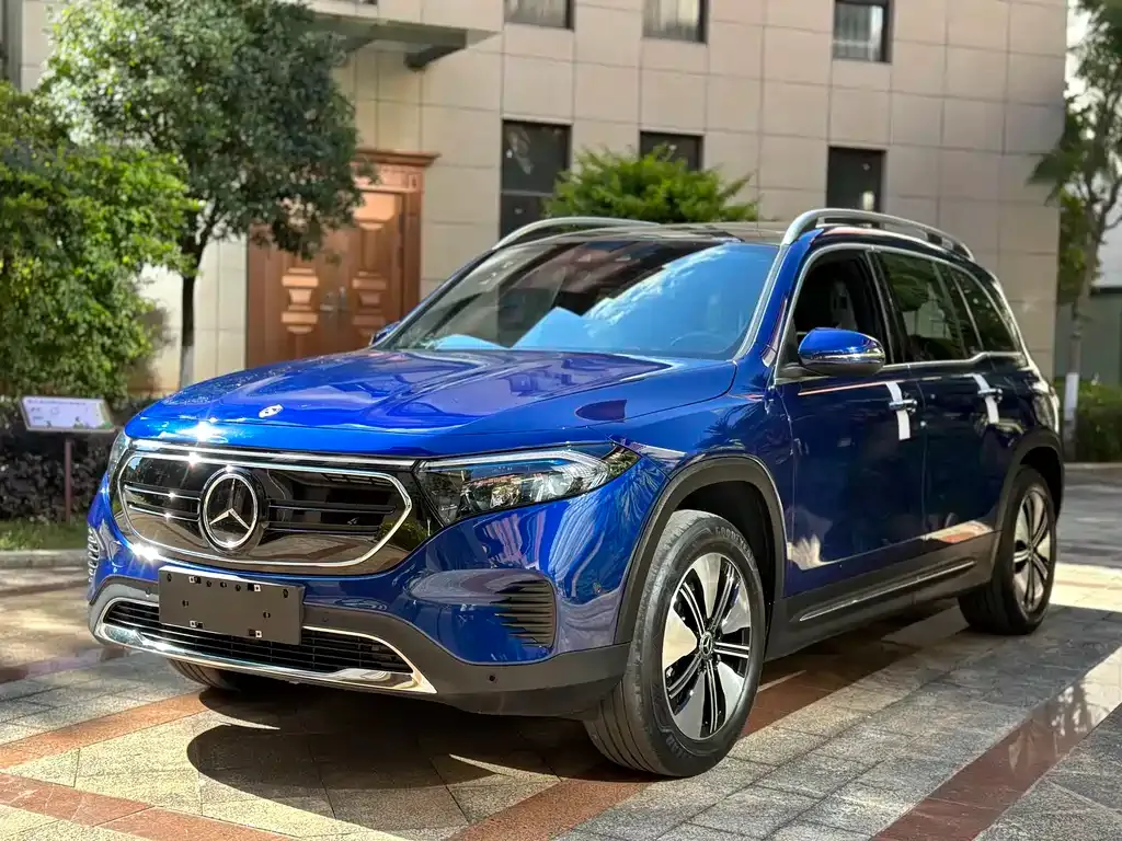 Mercedes-Benz EQB — фото 1