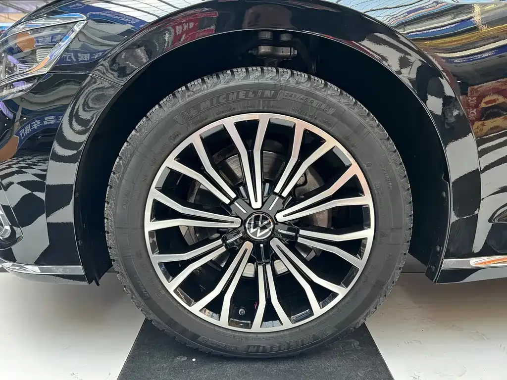 Volkswagen Phideon — фото 10