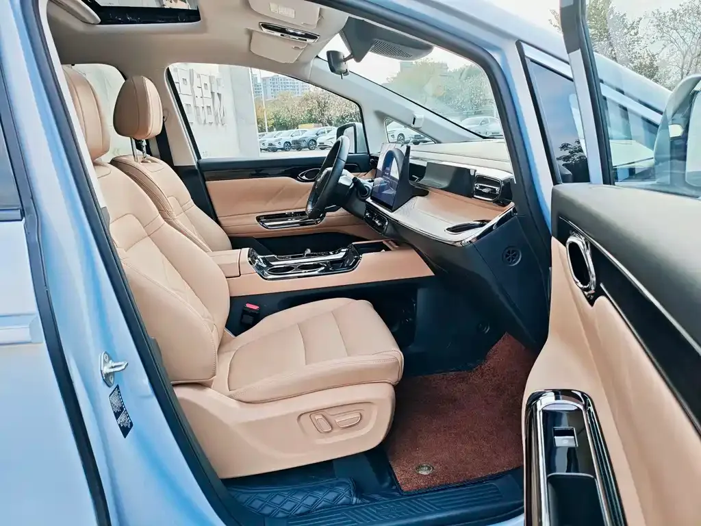 GAC Motor E8 Hybrid — фото 8