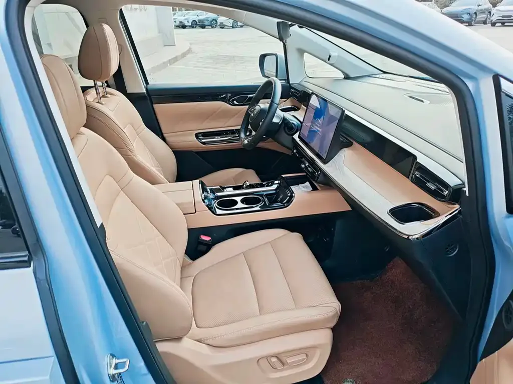 GAC Motor E8 Hybrid — фото 10