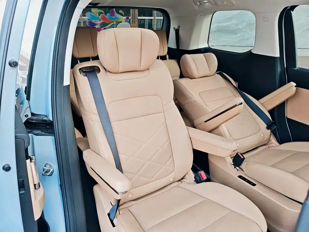GAC Motor E8 Hybrid — фото 2