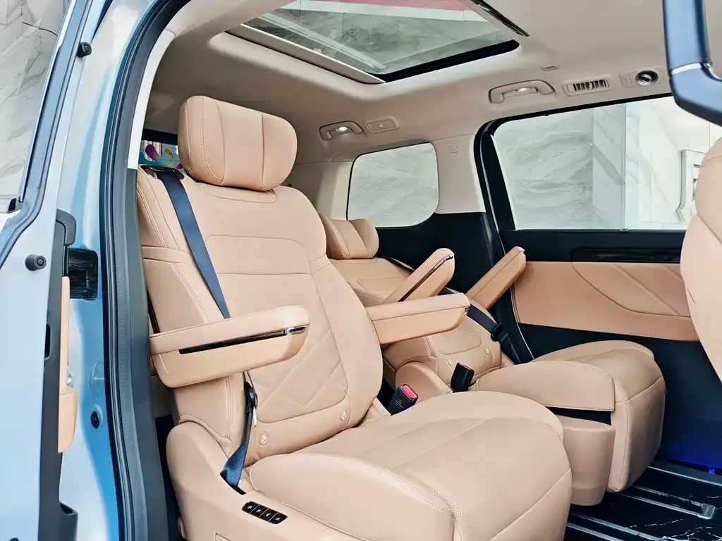 GAC Motor E8 Hybrid — фото 4
