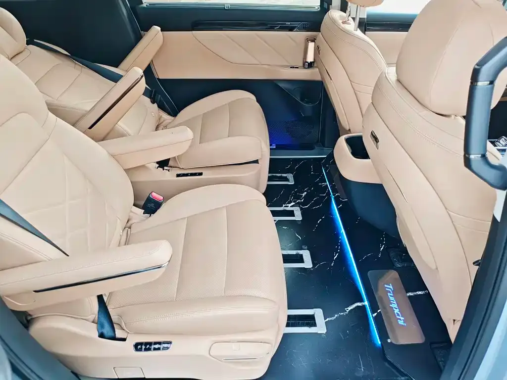 GAC Motor E8 Hybrid — фото 7