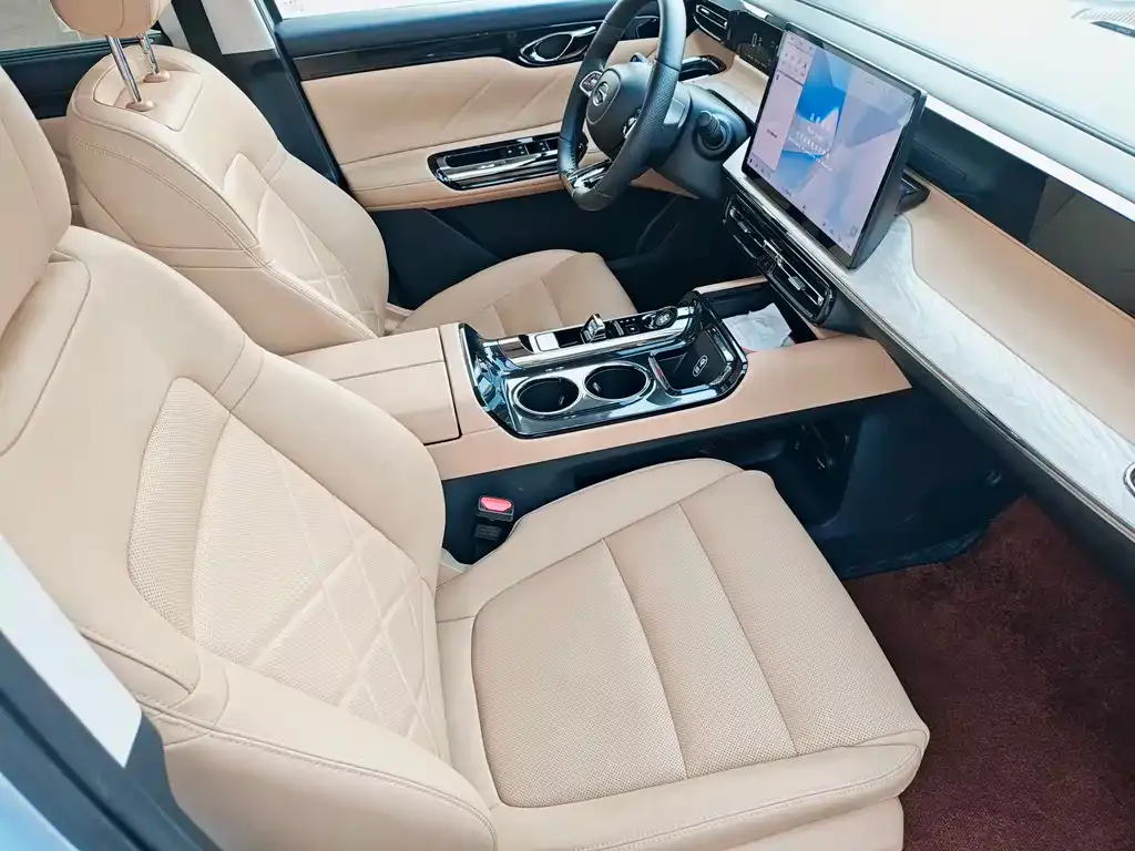 GAC Motor E8 Hybrid — фото 3