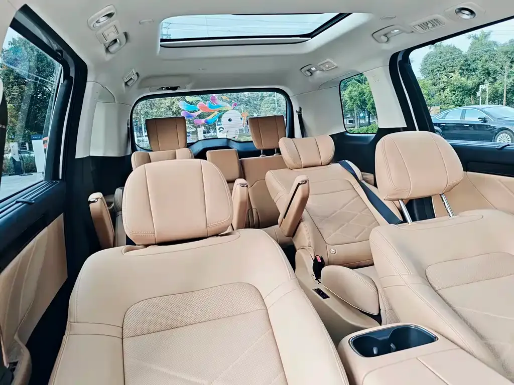 GAC Motor E8 Hybrid — фото 6