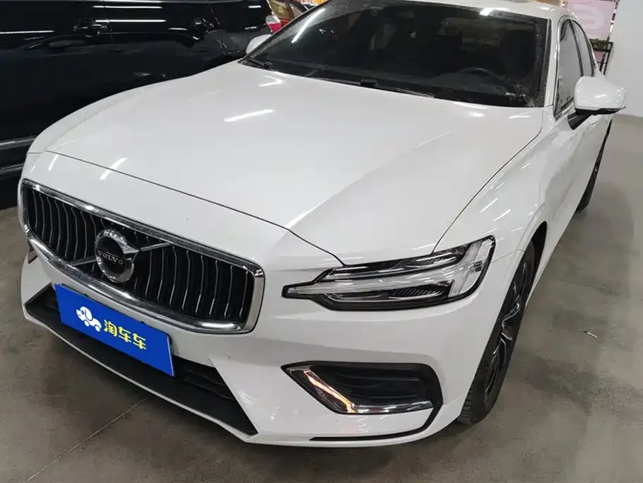 Volvo S60 — фото 1