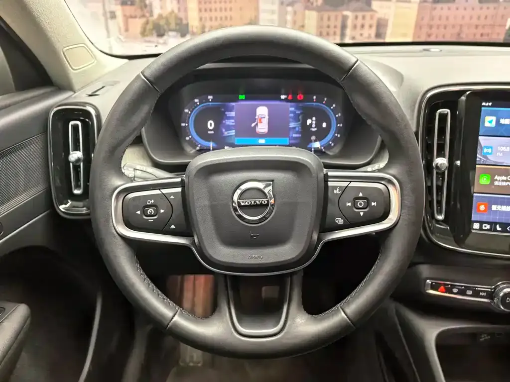 Volvo XC40 — фото 4