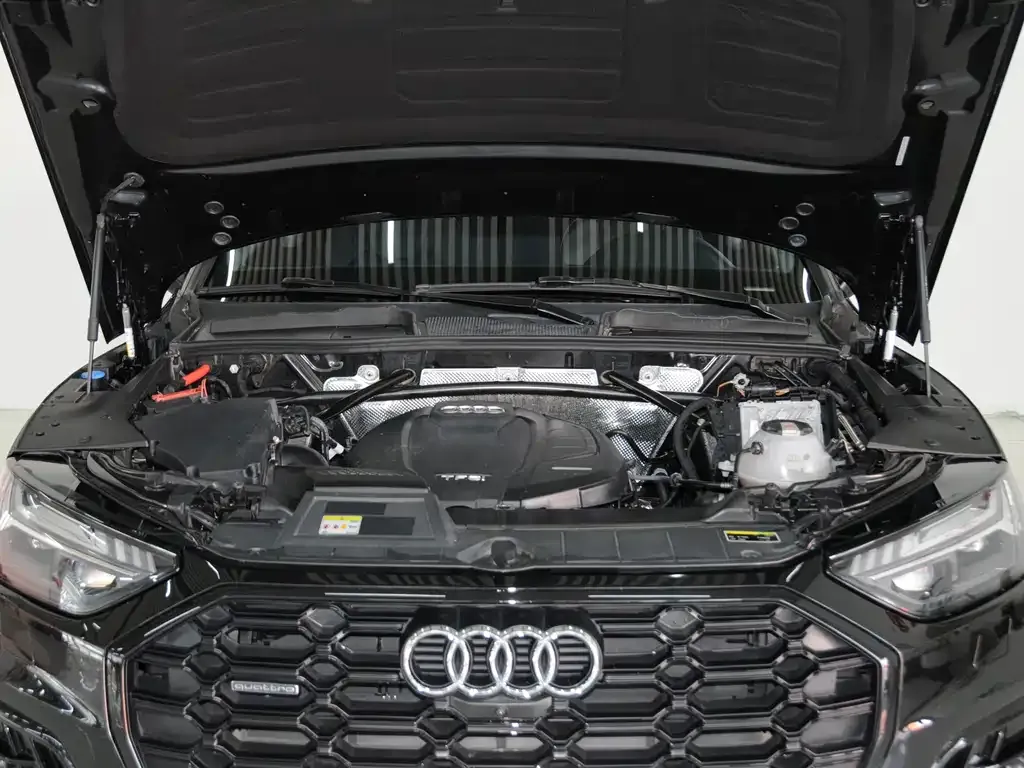 Audi Q5L — фото 10