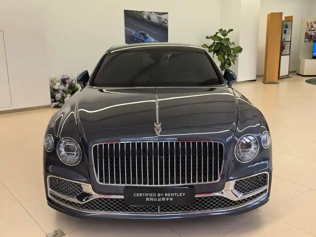 Bentley Flying Spur — фото 1