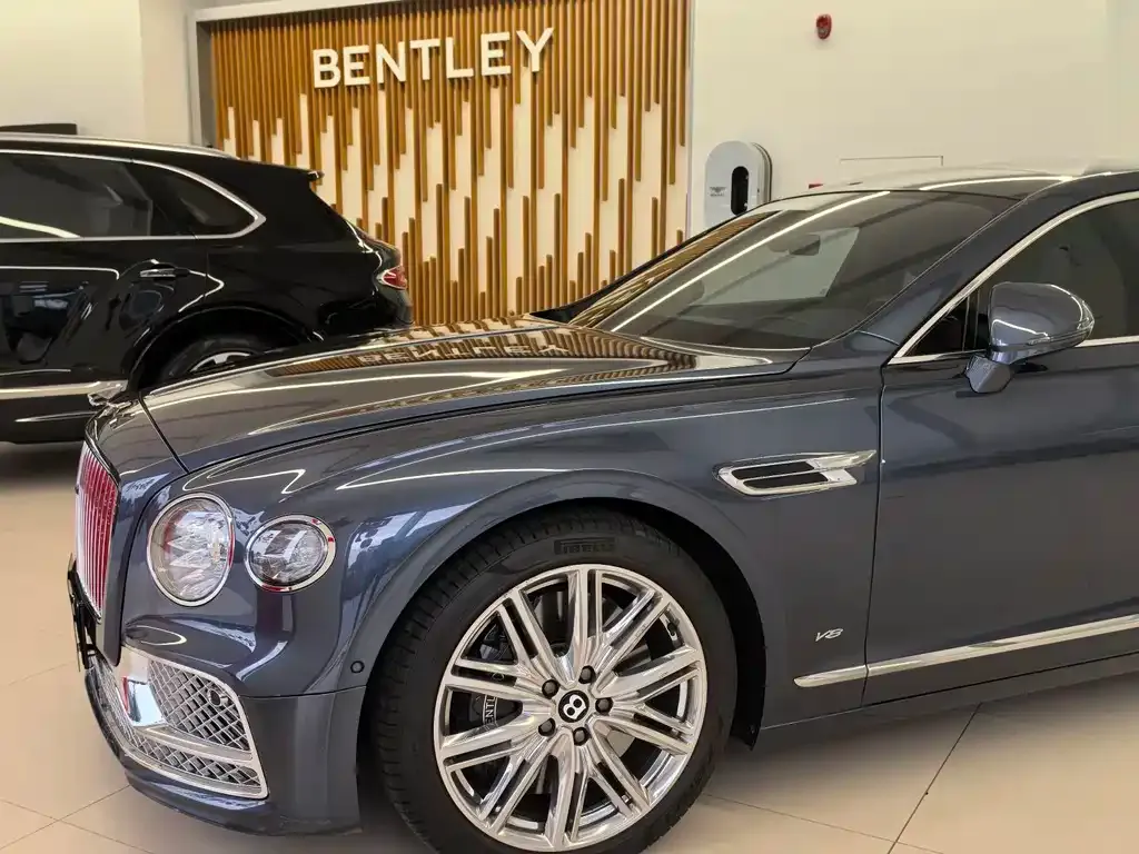 Bentley Flying Spur — фото 3