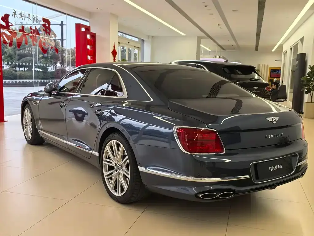Bentley Flying Spur — фото 6